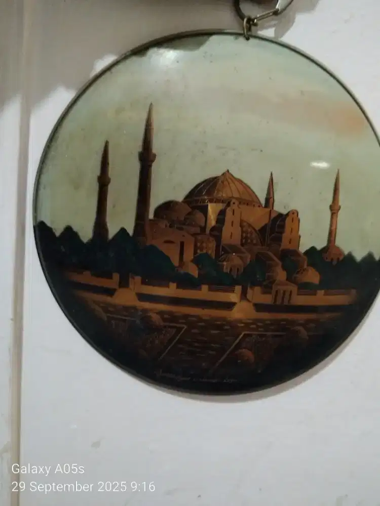 Pajangan dinding kuningan