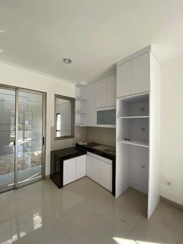 Langka! Rumah Hoek Tahap 2 PIK2 9x15 Samping Danau Full Furnished