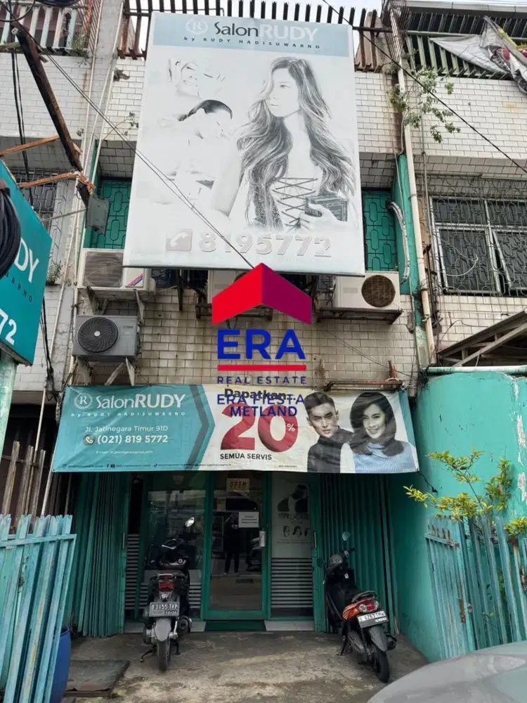 Ruko 3 Lantai Di JatiNegara Akses Jalanan Ramai Padat