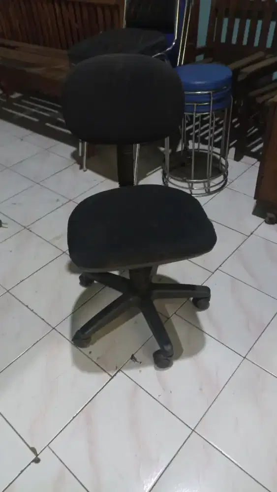 kursi kantor bekas