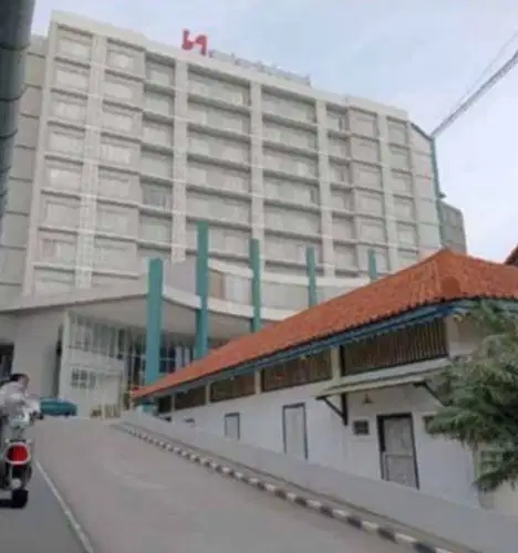 Di jual hotel dengan harga jatuh dari 144m menjadi 93m