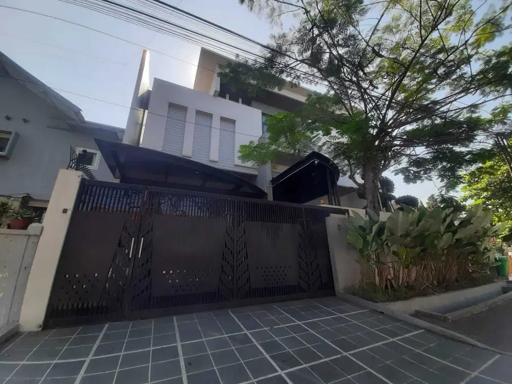 Rumah Erlangga Mewah plus Kolam Renang dekat Simpang Lima