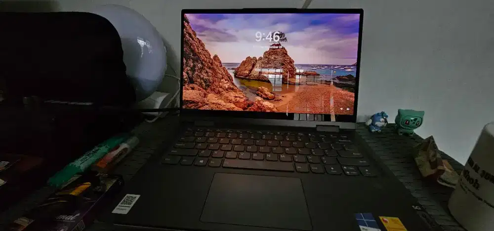 Laptop Lenovo flex 5G body tipis touchscreen
