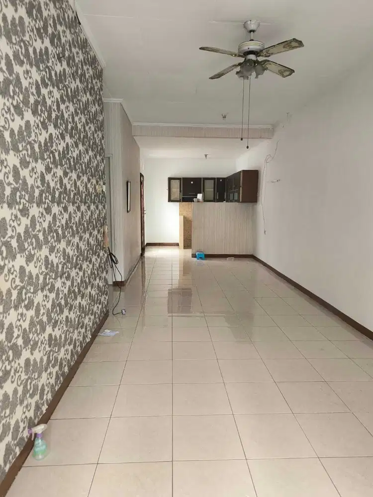 Dijual CEPAT Rumah di dekat Sekolah Saint John, Harapan Indah Bekasi