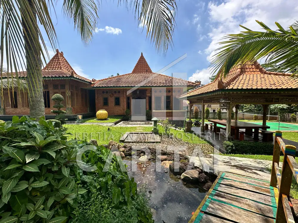 Rumah Villa Javanesse Style dengan Kebun nan Luas di Purwakarta