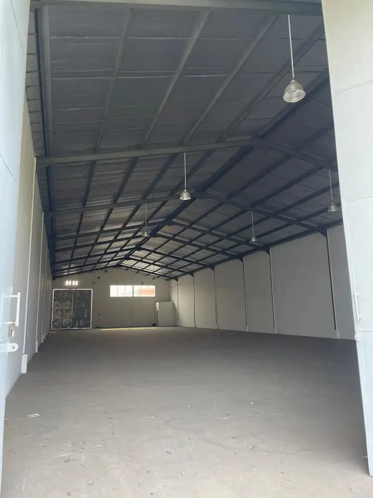 Di Sewa gudang gandeng bandara mas .