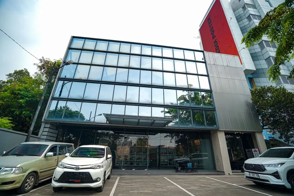 Gedung kecil siap pakai di jln.S.PARMAN,jakbar,PRIME,500m dr SLIPI plz