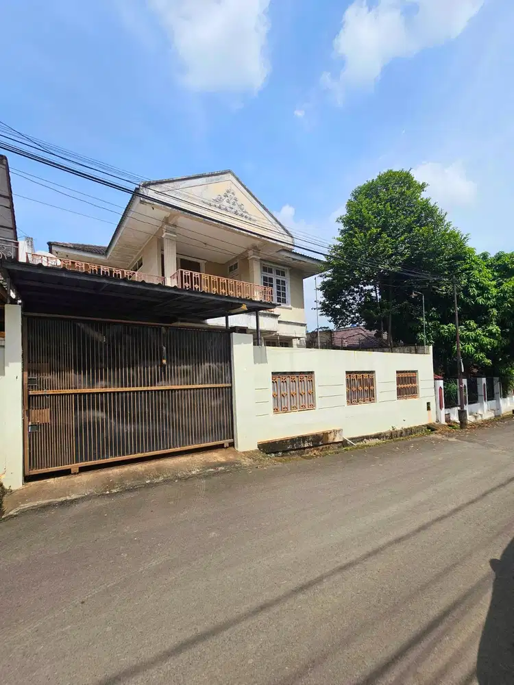 Dekat MRT. Bangunan Lama, dalam komplek. Rumah Lebak Bulus Dijual. NEGO sd DEAL