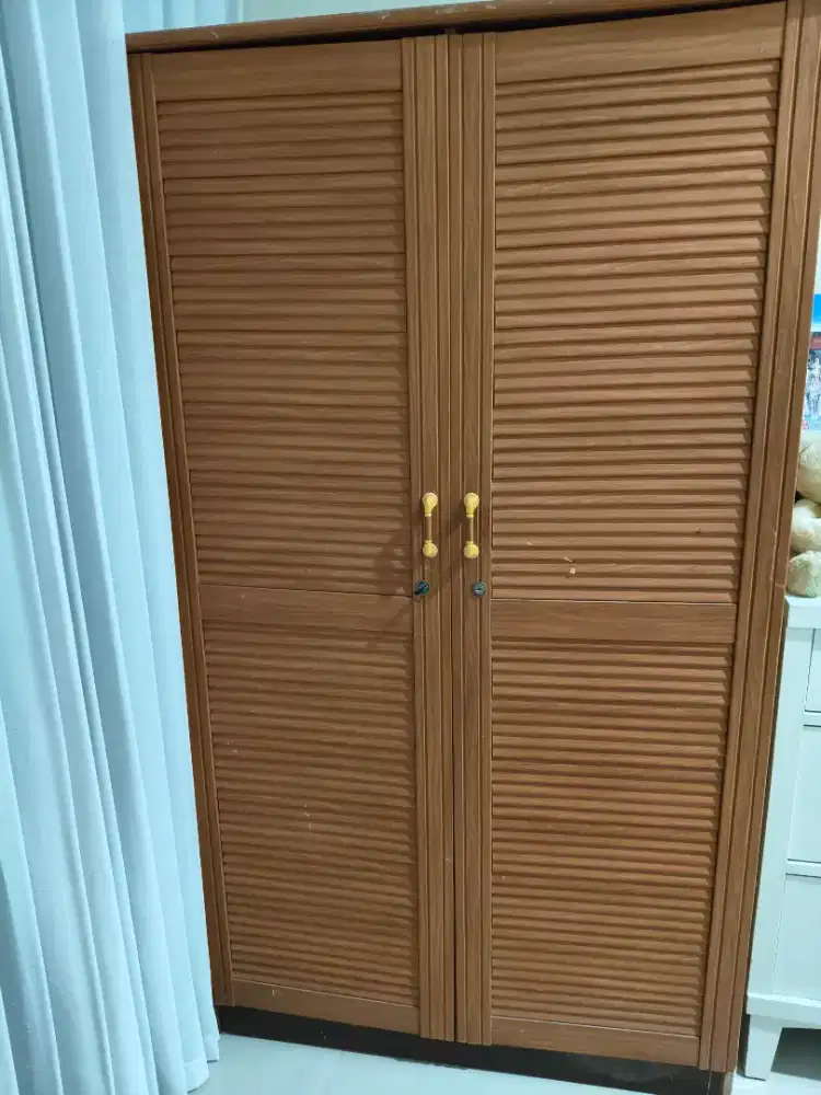 DIJUAL LEMARI BAJU (SECOND) MSH BAGUS