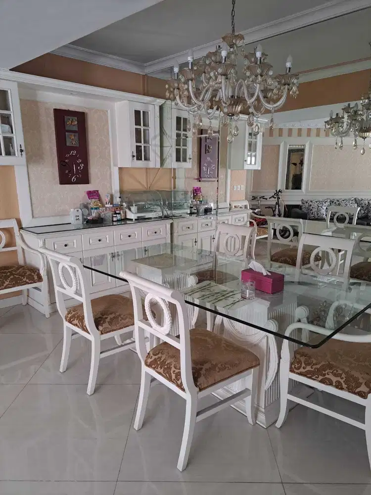 Jual Cepat Beserta Perabotan Unit Apartemen Taman Anggrek Tipe 3+1BR