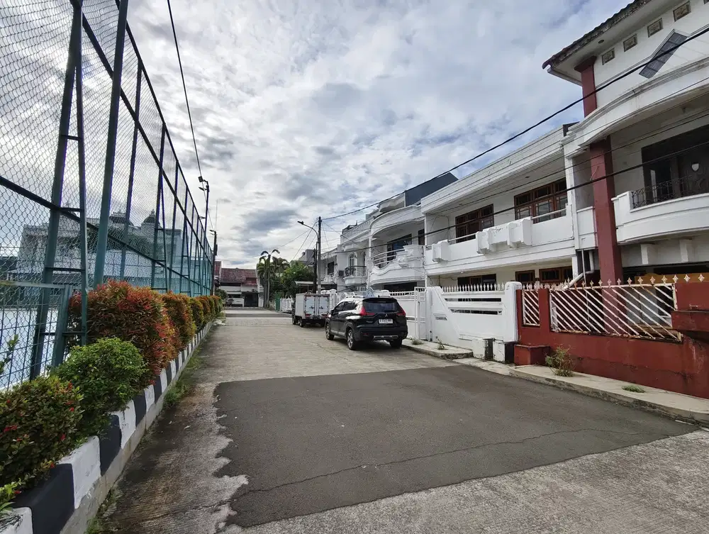 Rumah Green Garden Kedoya Jakbar Butuh Renovasi Dijual Cepat