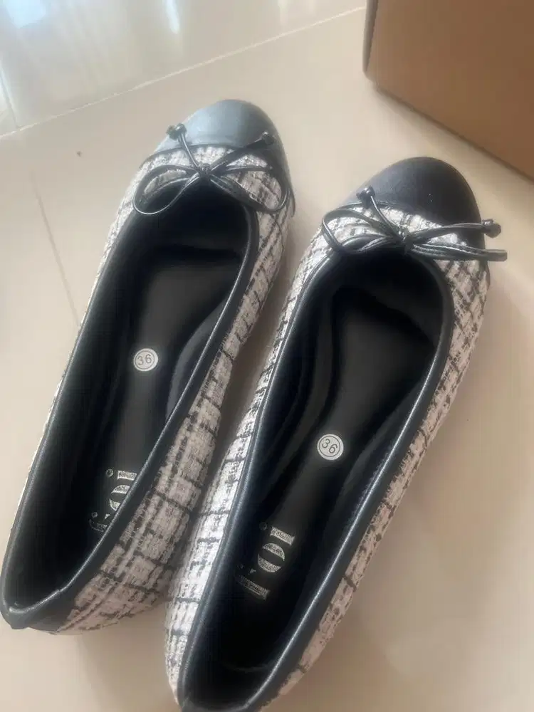 SEPATU FOI MASIH BARU