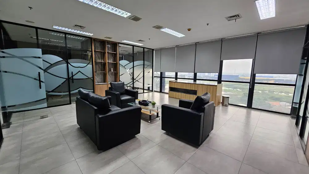Disewakan Office space dengan Interior mewah sudah full furnish di The Smith, Alam sutera