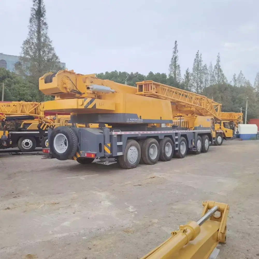 Mobil Crane 100 ton