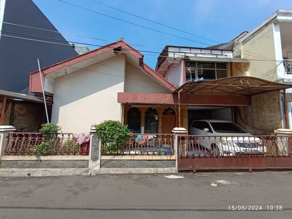Rumah Tinggal di Jalan Sekelimus, Bandung - Jawa Barat