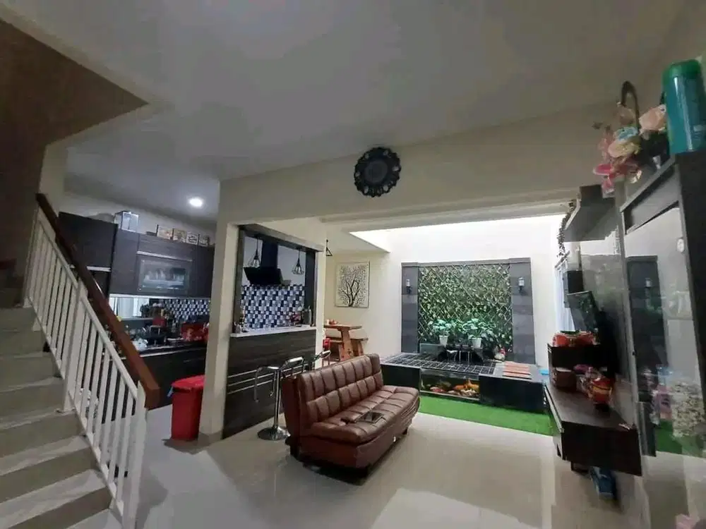 Rumah Murah 2 lantai SHM semi Furnish cantik siap huni di Komplek Taman Kopo Katapang