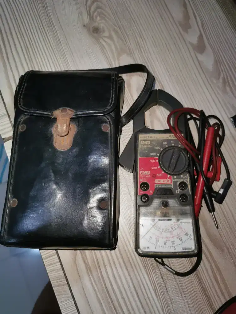 Voltmeter barang lama