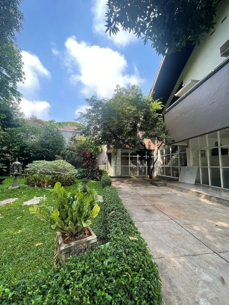 Dijual Rumah Kantor Nyaman dan Asri di Kebayoran Baru, Jakarta Selatan