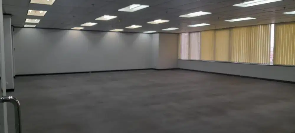 SEWA KANTOR DI JAKARTA SELATAN KUNINGAN 214M2 BARE 100K NEGO