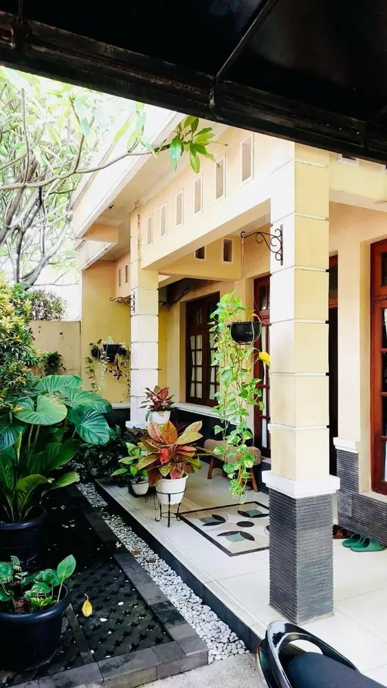 Jual rumah sangat strategis di Jln Raya Kresna Indraprasta.