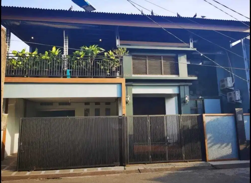 Rumah Sap Huni Ada Kolam Renang Rawamangun