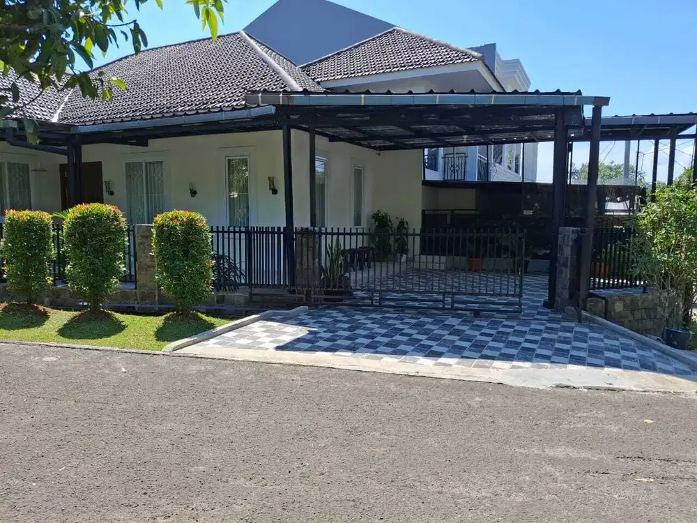 Jual rumah Cantik.siap huni. Hook. Sentul City.