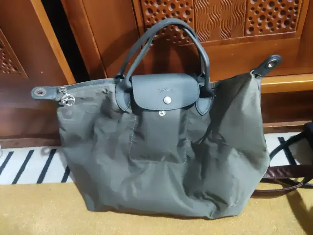 Tas Longchamp abu
