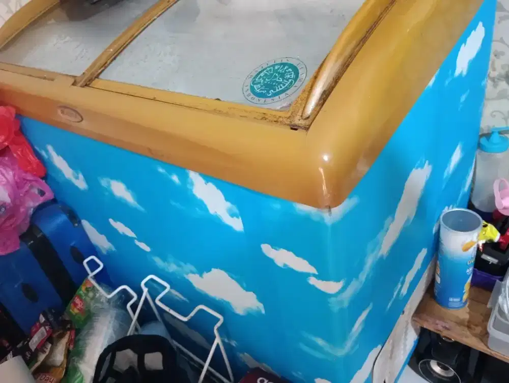 Freezer merek aucma 300 liter