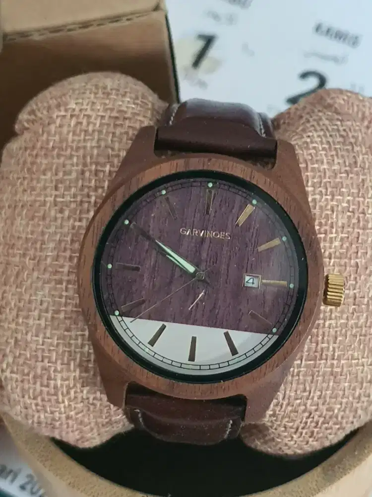 Jam tangan kayu