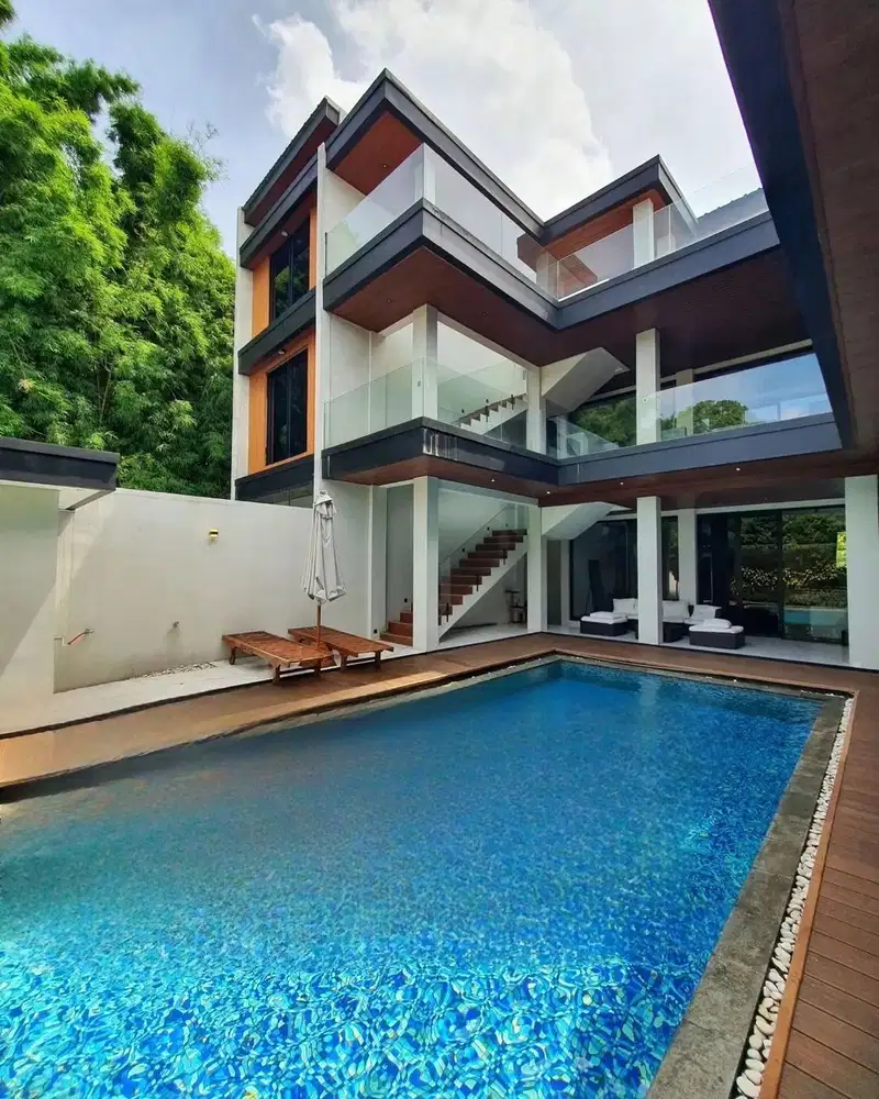 Ada Pool, Lift. Di Komplek. Rumah Jagakarsa Dijual. Furnished. NEGO