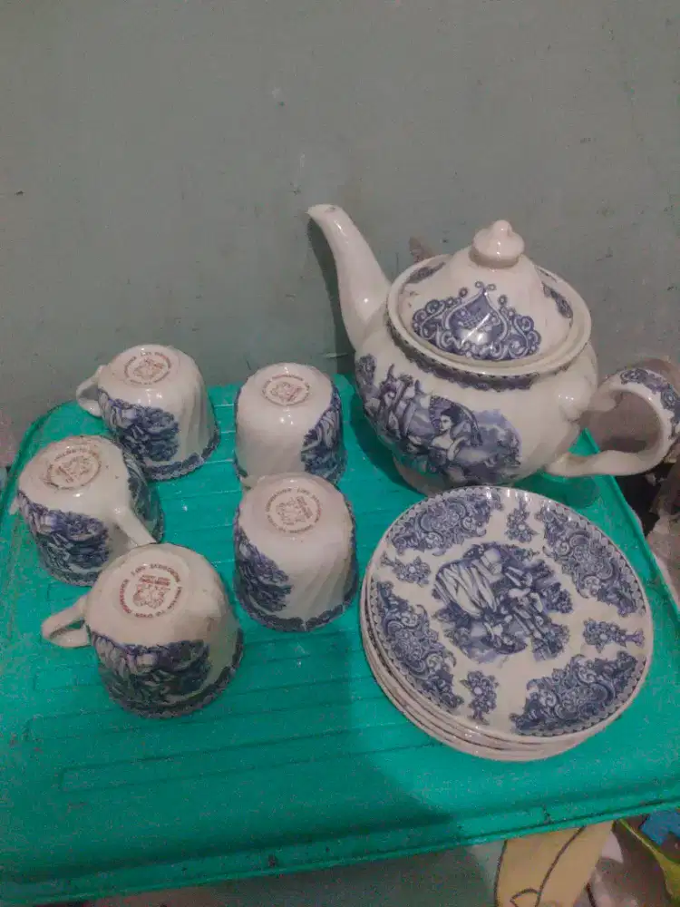 1 SET GELAS PIRING DAN TEKO