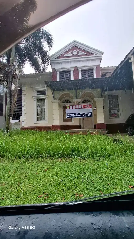 Rumah Cantik dengan Taman Luas dan Desain Modern