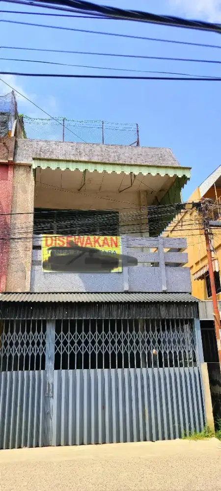 di kontrakan ruko 2 1/2 lantai