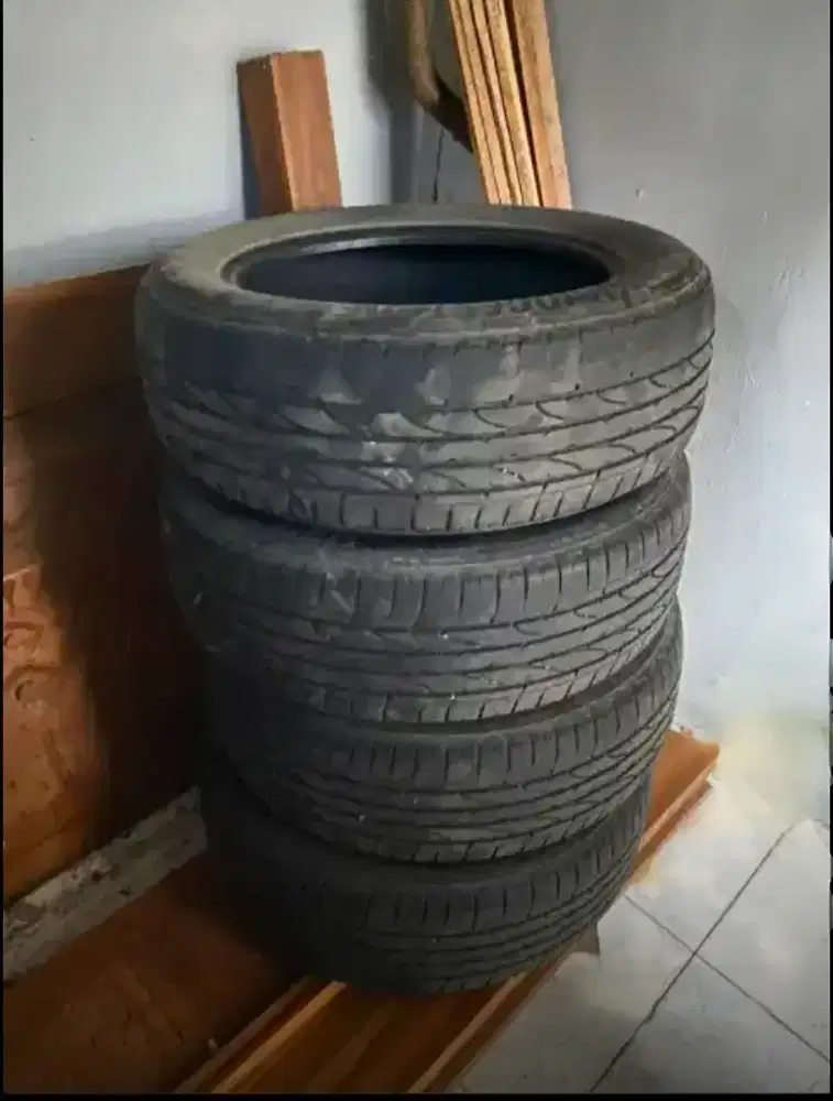 JUAL BAN MOBIL SECOND BRIDGESTONE ALENZA 215/60 R 1796 H (4 PCS) 2018