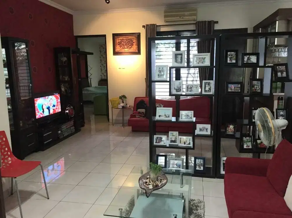 DIJUAL RUMAH CANTIK SEMI FURNISHED DI LEGENDA WISATA CIBUBUR