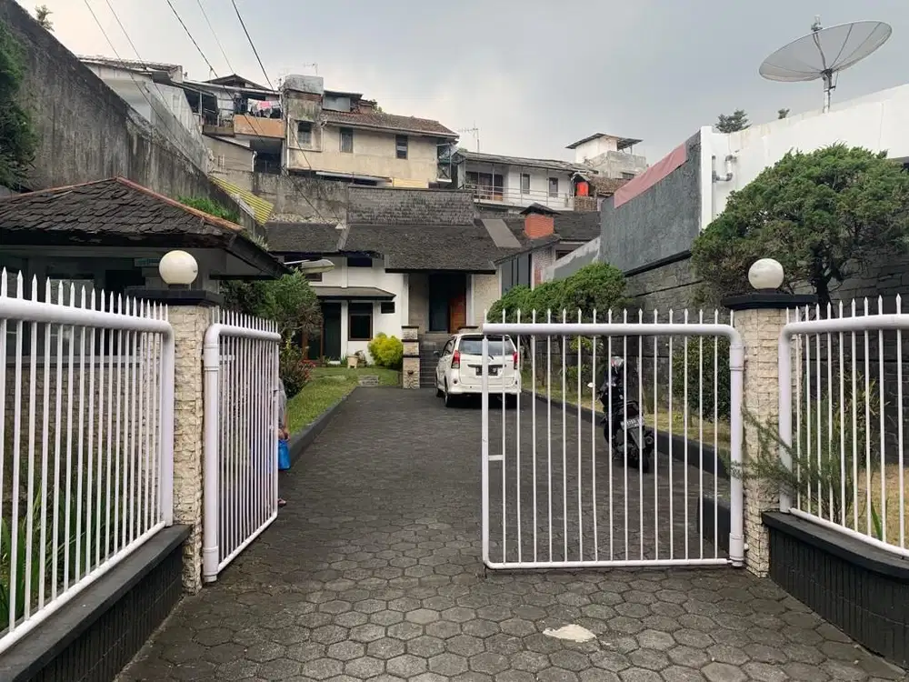 Rumah Luas 2 Lantai Area Sarijadi Dekat UPI Ada Paviliun