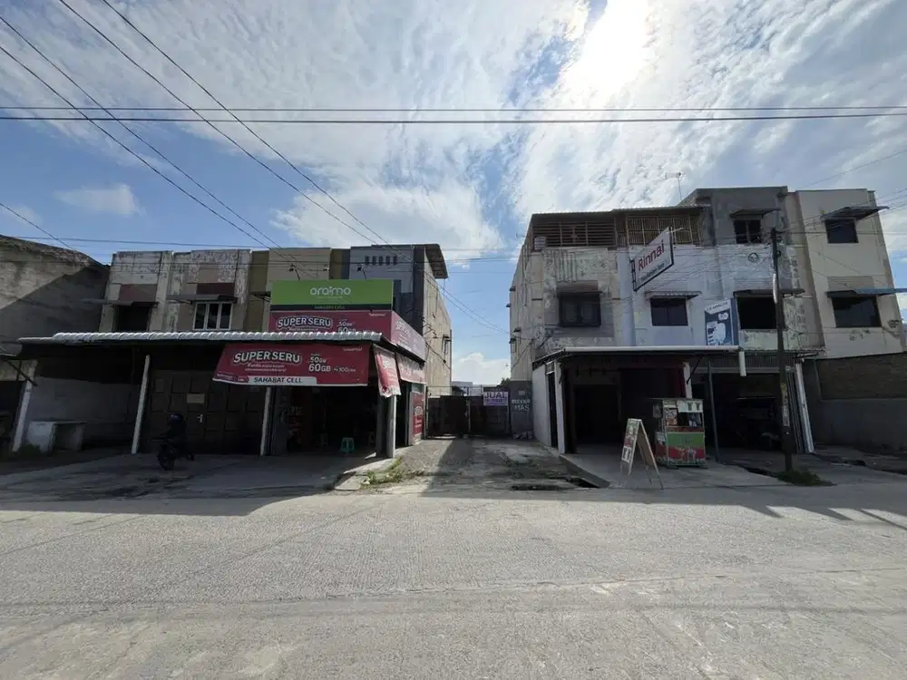 Rumah Tua di Jalan Padang ( Komplek Padang Mas / Letda Sujono )
