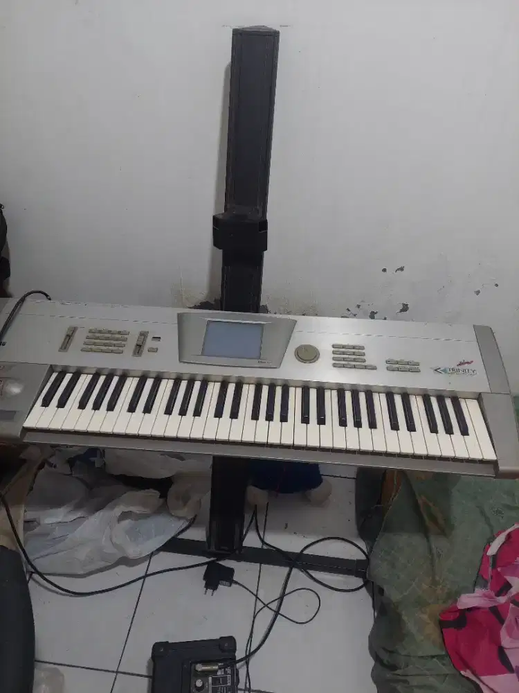 Keyboard korg trinity