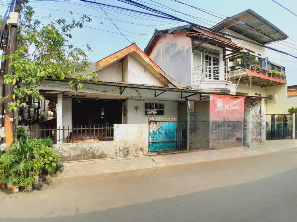 Turun Harga dijual cepat  rumah tua hitung tanah di Kemayoran,cocok untuk kos2an atau Gudang.