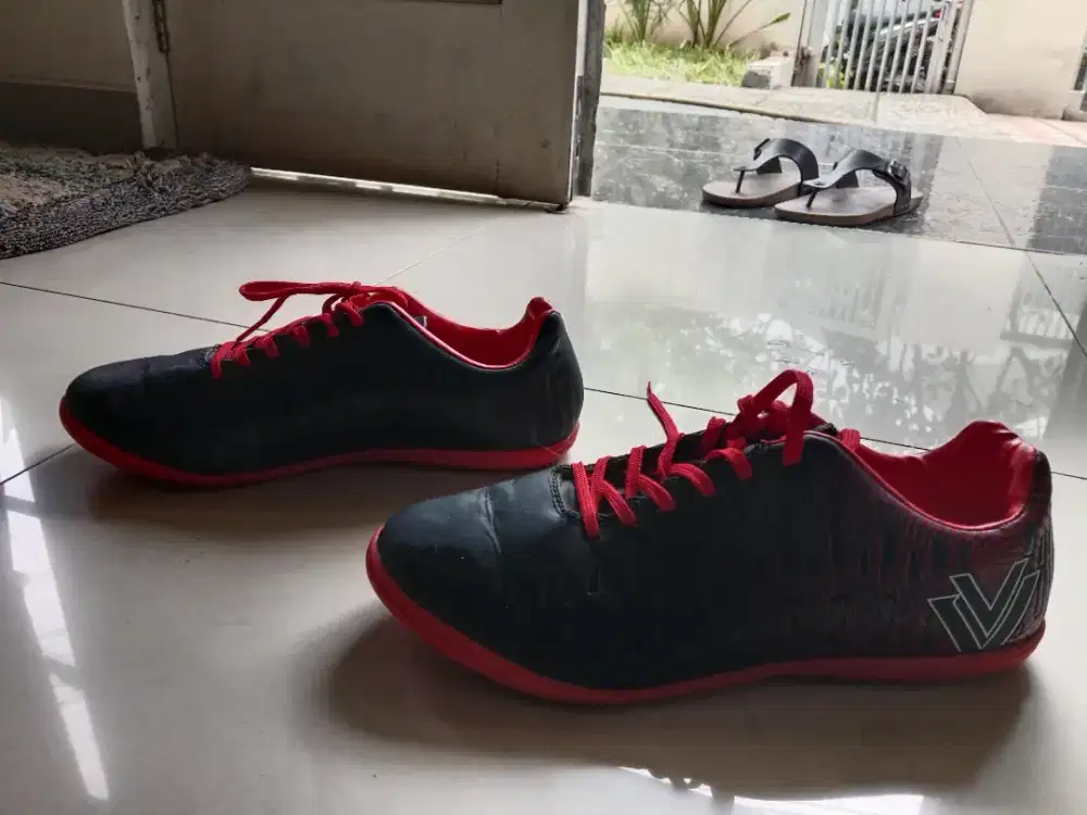 Sepatu futsal bagus