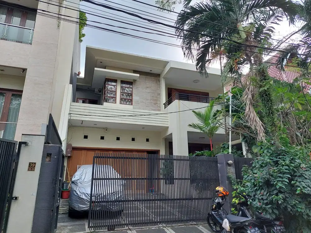 Rumah disewakan di depan taman, tenang, dan asri
