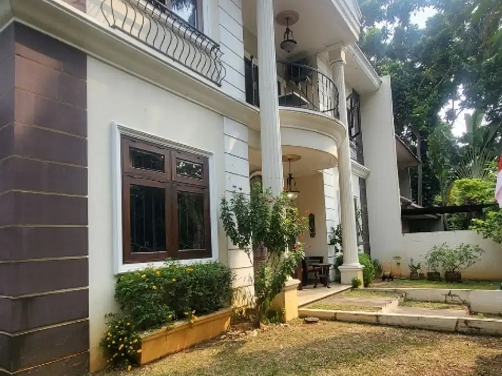 Rumah Mewah Depan Taman di Giri Loka BSD