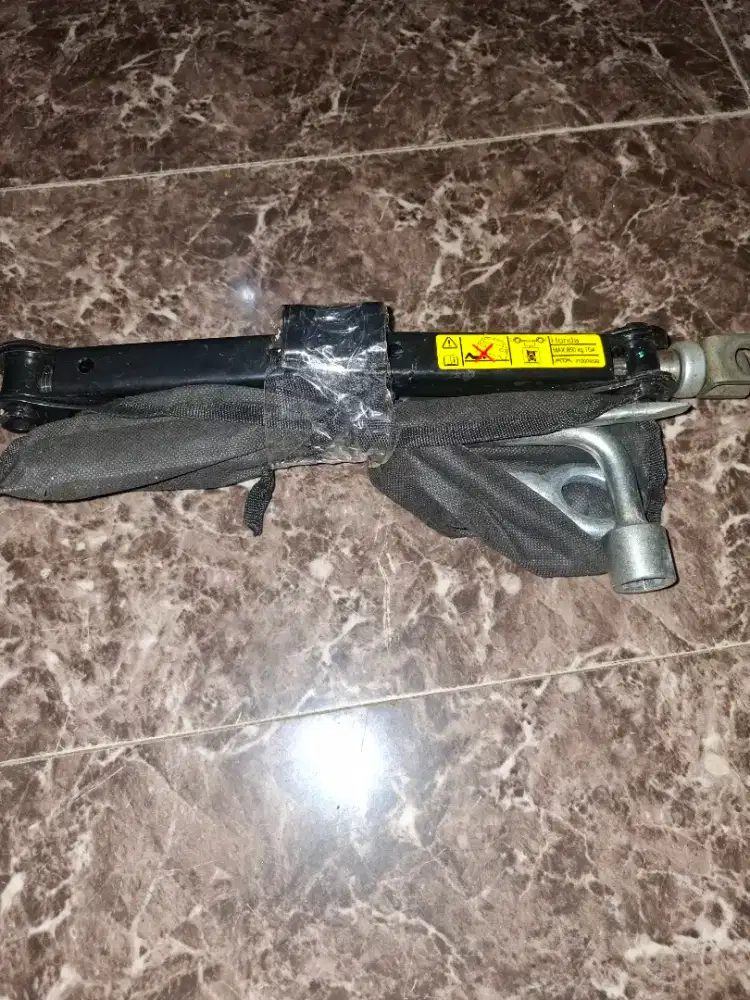 Dongkrak mobil honda
