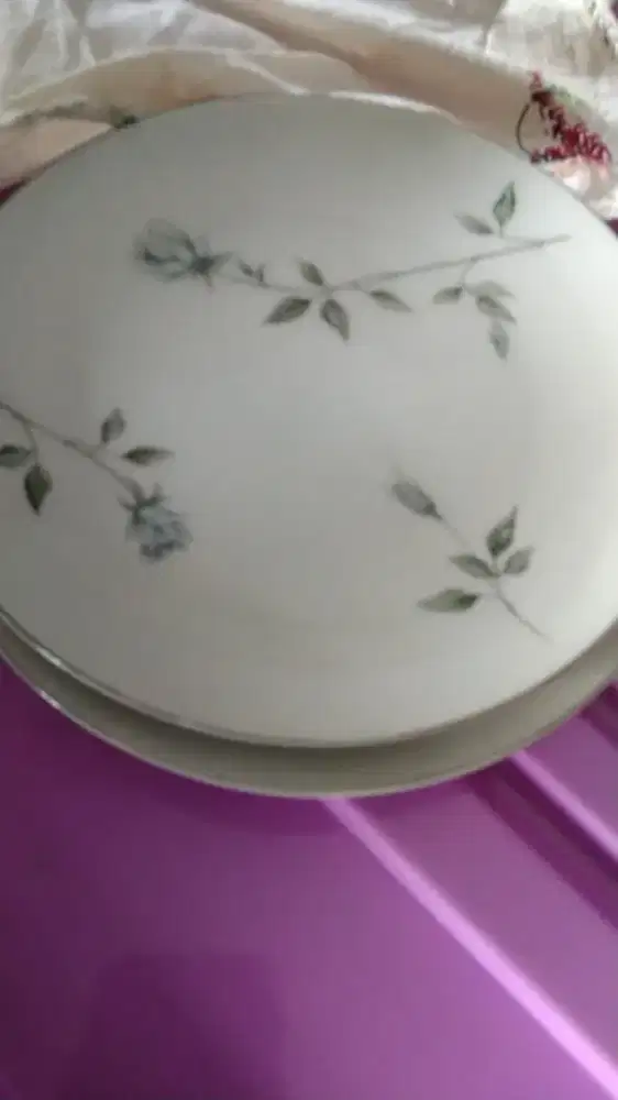 Dinner set untuk peralatan makan