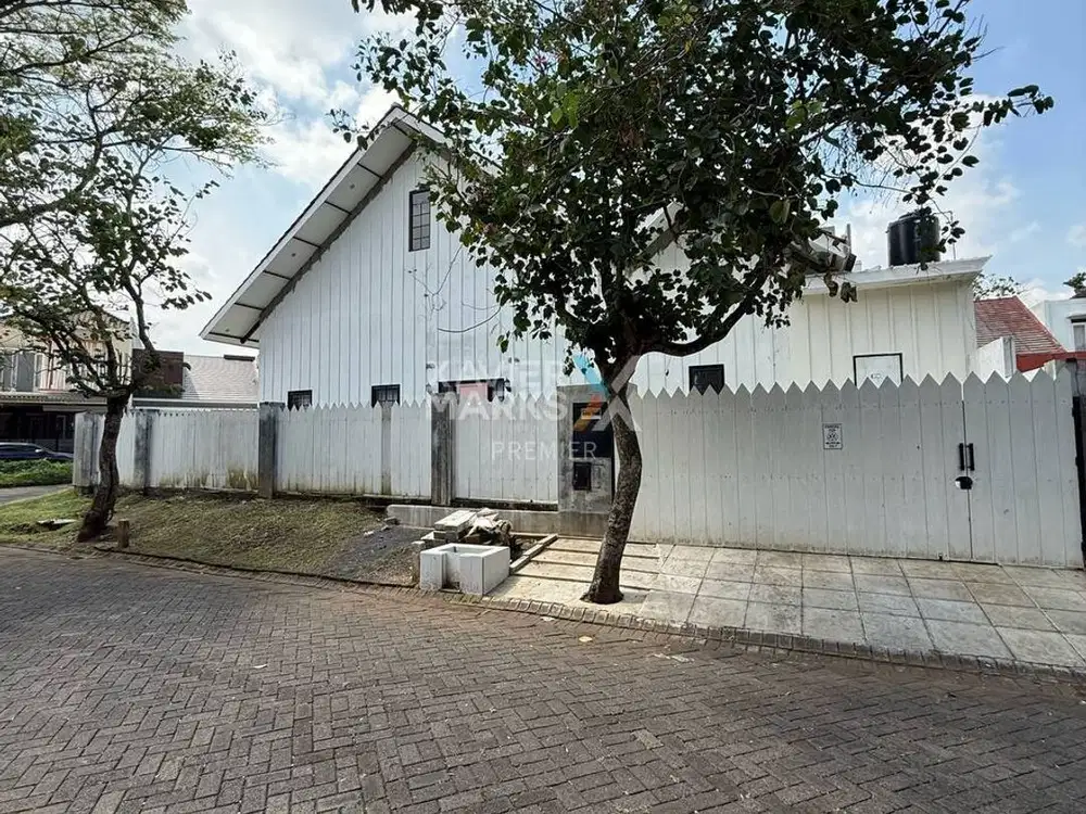 Dijual murah rumah lokasi araya dengan kolam renang