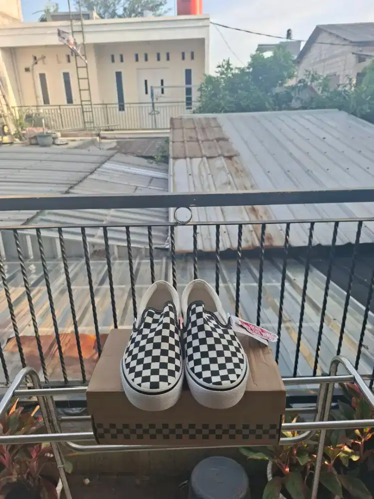 Sepatu Vans Slip On Black White Women