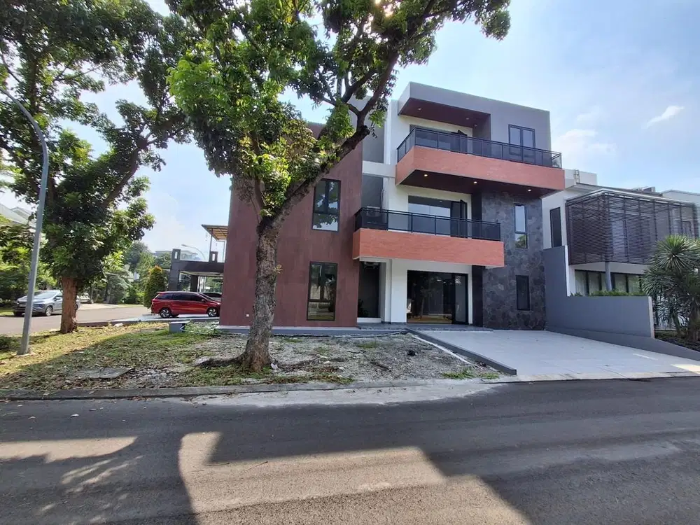 Rumah Baru 3 Lantai Private Lift View Kolam Renang di Alam Sutera