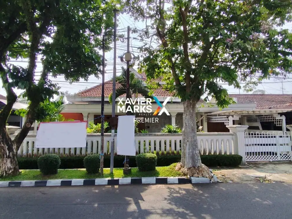 Dijual Rumah Berkonsep Klasik Kondisi Terawat di Jl. Jombang, Malang