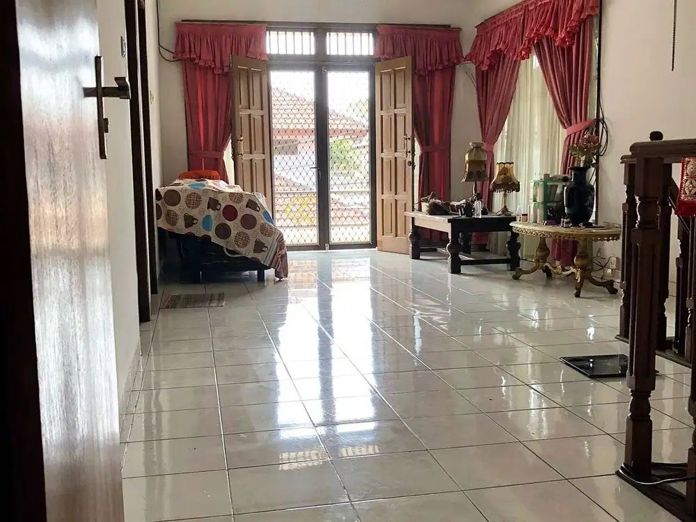 dijual rumah hoek di  pondok kelapa jakarta timur