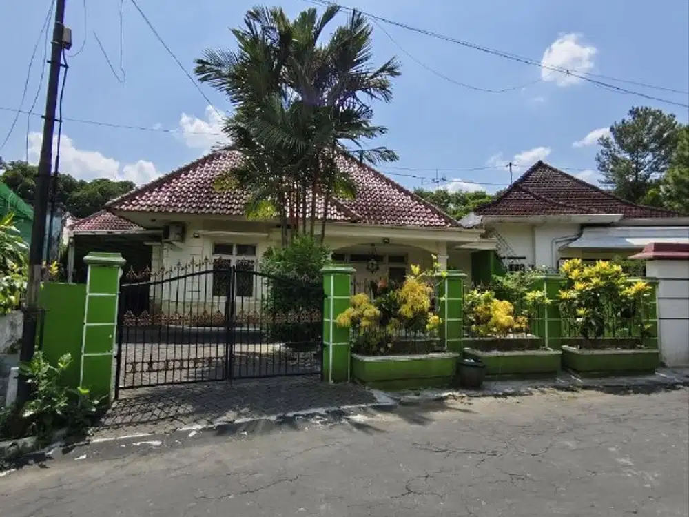 Jual Rumah Terawat Lokasi Tengah Kota Malang di Daerah Gunung - gunung